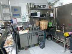 C8522位于昌吉市中山路中山商务广场内32平店面转让