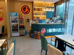 C8587位于昌吉市建国路金城维也纳东门临街店面空转8万