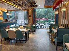 C8587位于昌吉市建国路金城维也纳东门临街店面空转8万