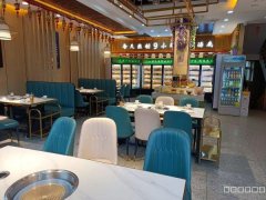 C8587位于昌吉市建国路金城维也纳东门临街店面空转8万