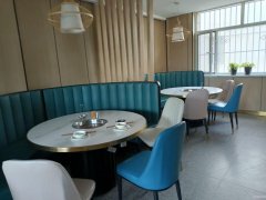 C8587位于昌吉市建国路金城维也纳东门临街店面空转8万