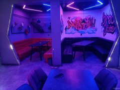 C8609位于昌吉市长宁南路富友国际西门临街160平店面转让