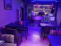 C8609位于昌吉市长宁南路富友国际西门临街160平店面转让