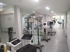 C8621瑞达世贸大厦150平美发店转让