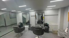 C8621瑞达世贸大厦150平美发店转让