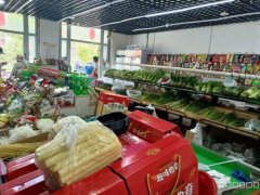 C8629位于五家渠市国际蓝湾西门内100平店面转让