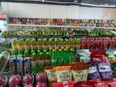 C8629位于五家渠市国际蓝湾西门内100平店面转让