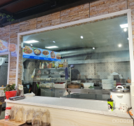 C8633位于乌鲁木齐东站路福泰雅居小区沿街餐饮旺铺转让