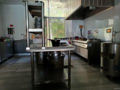 C8659位于奇台县阳光瑞景小区临街155平店面转让