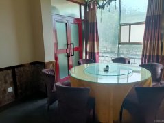 C8673位于阜康市新城花园一期临街150平店面转让