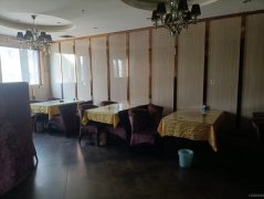 C8673位于阜康市新城花园一期临街150平店面转让