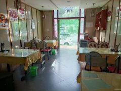 C8673位于阜康市新城花园一期临街150平店面转让