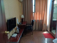 C8689位于阜康市元森国际东门临街二楼经营中宾馆对外出让承