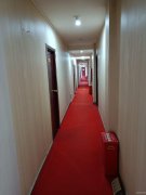 C8689位于阜康市元森国际东门临街二楼经营中宾馆对外出让承