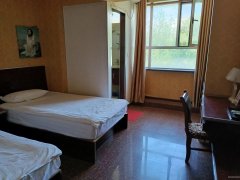 C8689位于阜康市元森国际东门临街二楼经营中宾馆对外出让承