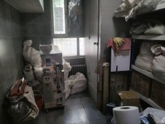 C8732米东区花园工行对面40平旺铺转让