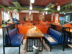 C8740位于奇台县当代名筑一期临街300平店面转让