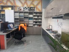 C8743位于昌吉市红旗西路丁香园东区临街300平店面转让