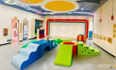 C8739位于吉木萨尔人民路临街三楼店面转让