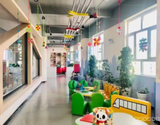 C8739位于吉木萨尔人民路临街三楼店面转让