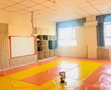 C8739位于吉木萨尔人民路临街三楼店面转让