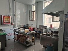 C8749位于世纪大道昌吉学院新装修76平店铺转让