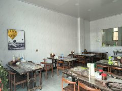 C8749位于世纪大道昌吉学院新装修76平店铺转让