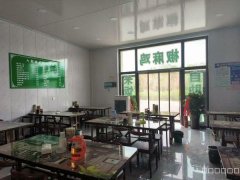 C8749位于世纪大道昌吉学院新装修76平店铺转让