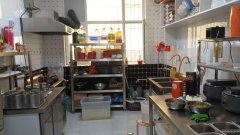 C8753昌吉市延安南路二中附院公交车站旁临街50平加盟米粉