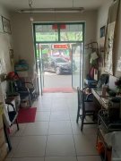 C8761位于昌吉市南公园西路上海花园临街36平店面出租