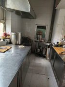 C8763昌吉市绿洲南路建国西路交界处42平店铺转让