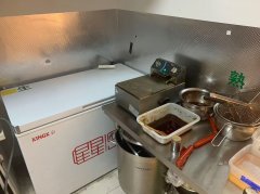 C8764嘉和园小区大门入口处底商临街串串店转让