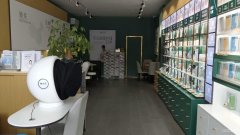 C8779昌吉市特变世纪广场东院临街化妆品樊文花转让或出租