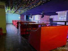 C8784昌吉青年南路华东酒吧街350平酒吧转让