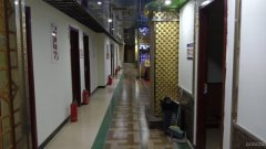 C8802水磨沟区东八家户临街负一层400平米出租