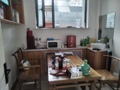 C7720鲤鱼山路金石榴餐饮广场附近30平烟酒店转让