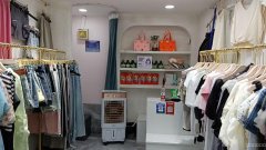 C8826延安北路市总工会公交车站旁营业中女装店转让