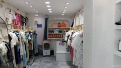 C8826延安北路市总工会公交车站旁营业中女装店转让