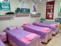 C8828位于昌吉市长宁南路麦趣尔公司对面临街54平店面转让