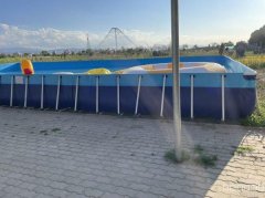 C8841位于昌吉屯河畔花田林海露营区儿童游泳池带滑梯转让