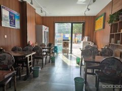 C8842城建步行街内中间47平旺铺转让