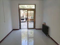 C8858位于呼图壁县园林路临街40平门面出租