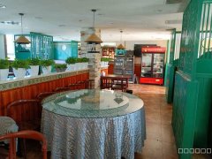 C8866位于昌吉市阜康地区元森国际小区北门临街餐饮店面转让