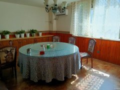 C8866位于昌吉市阜康地区元森国际小区北门临街餐饮店面转让