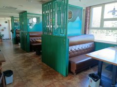 C8866位于昌吉市阜康地区元森国际小区北门临街餐饮店面转让