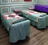 C8875位于五家渠君豪公寓临街240平店面转让