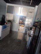 C8896位于阜康市百润沿湖商业街68平店面转让