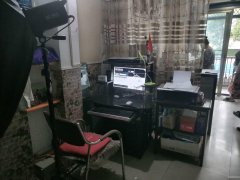 C8974明华街加油站边上33平照像图文店转让