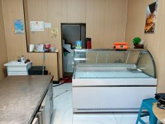 C8988位于健康路与建设路交叉口临街42平店面转让