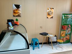 C8988位于健康路与建设路交叉口临街42平店面转让